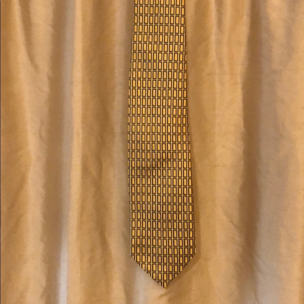 Gold tie
